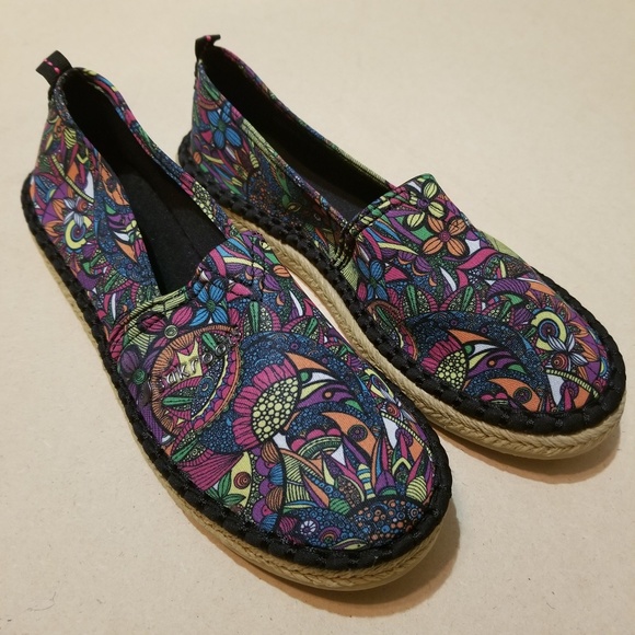Sakroots Shoes - Sakroots rainbow spirit desert espadrille Size 6